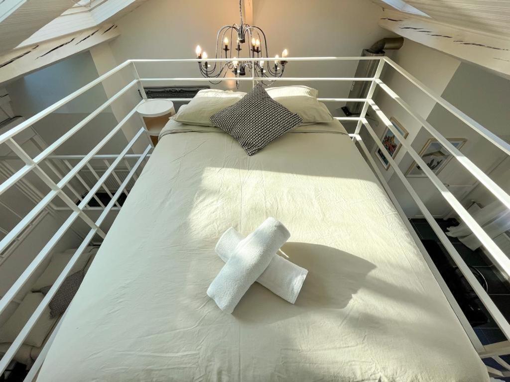Suite Palm Spring Villeurbanne Exteriör bild